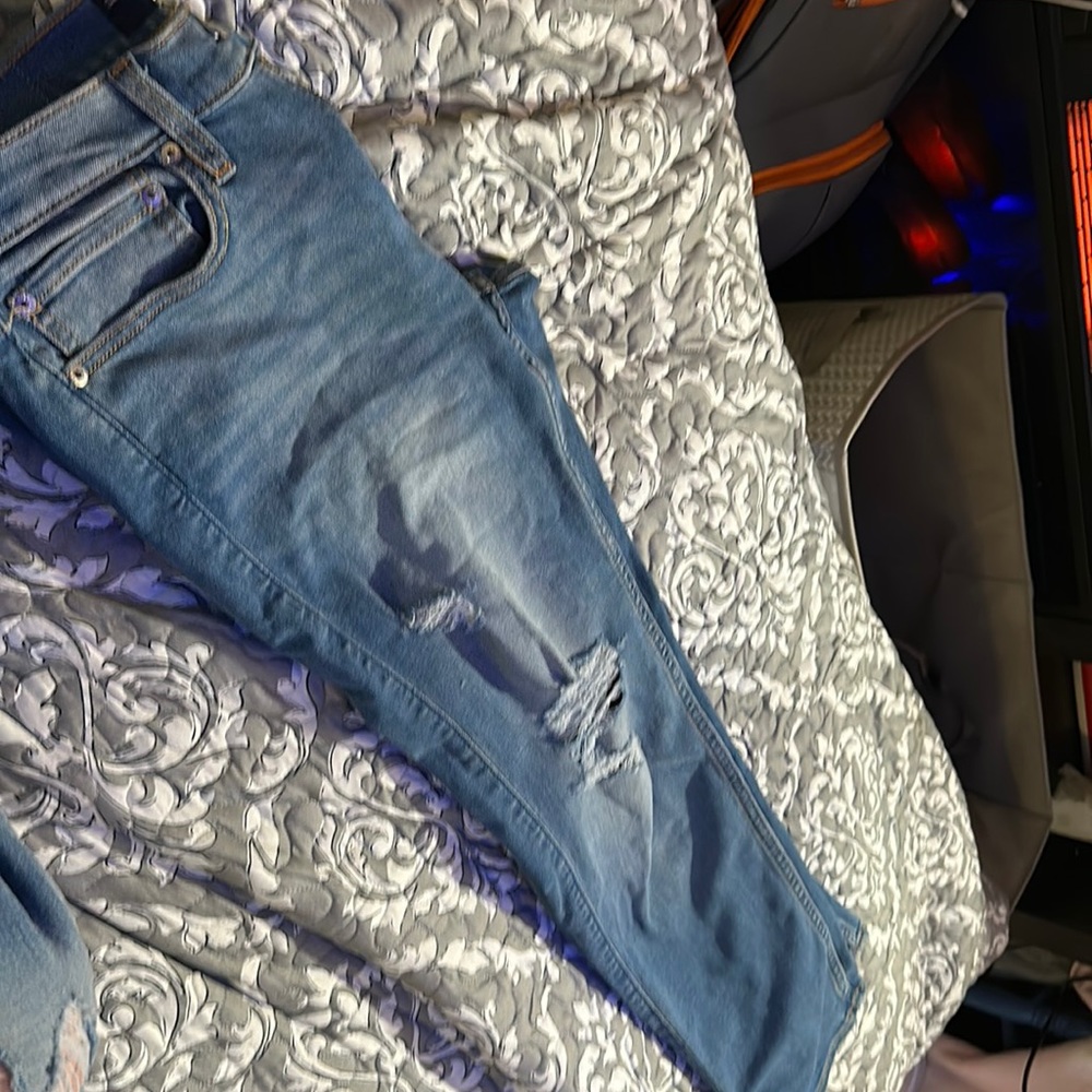 Medium wash 32-30 advanced stretch Hollister jeans only tried on never worn